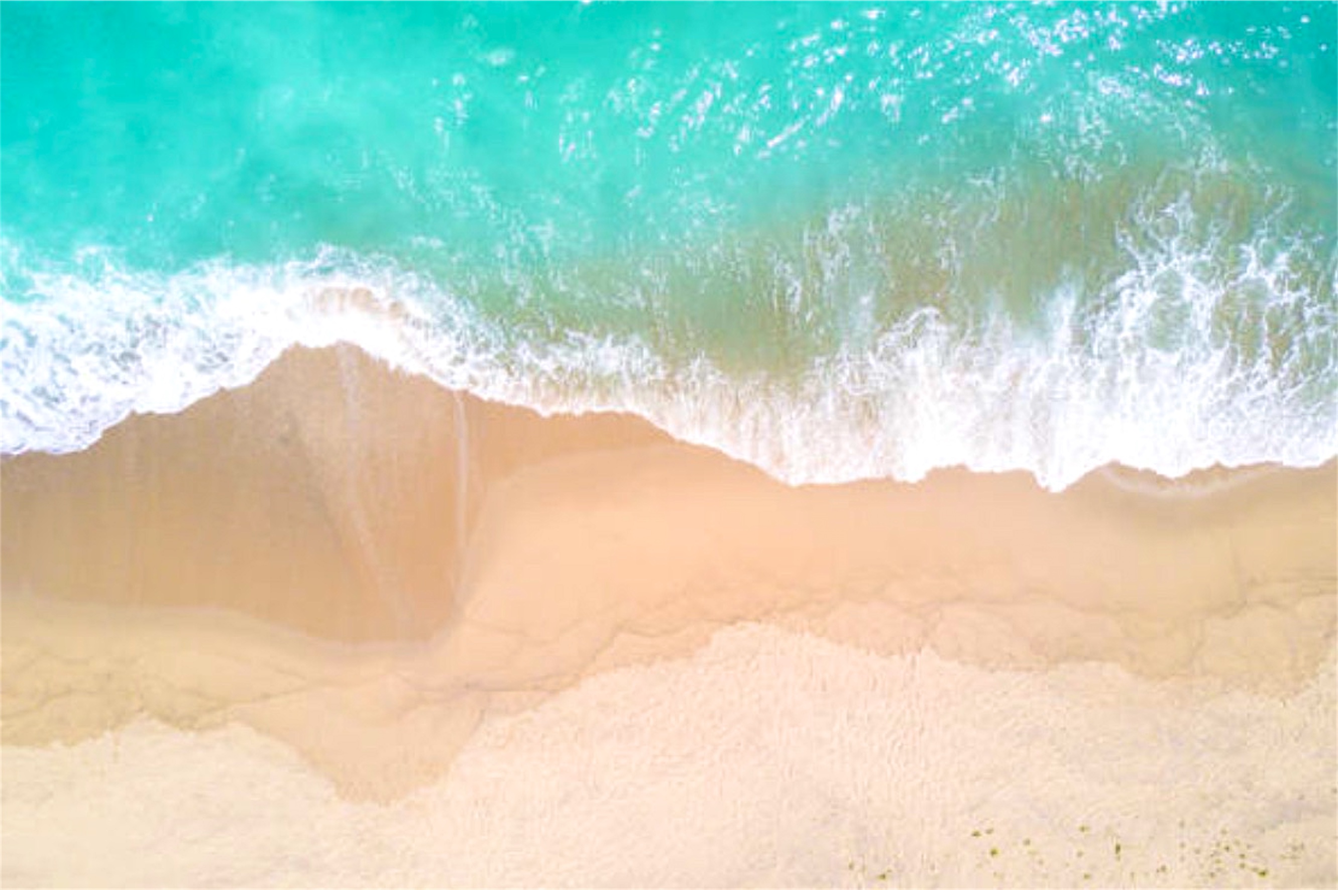 Plage municipale équipée d’une station de location Wave-Up en libre-service